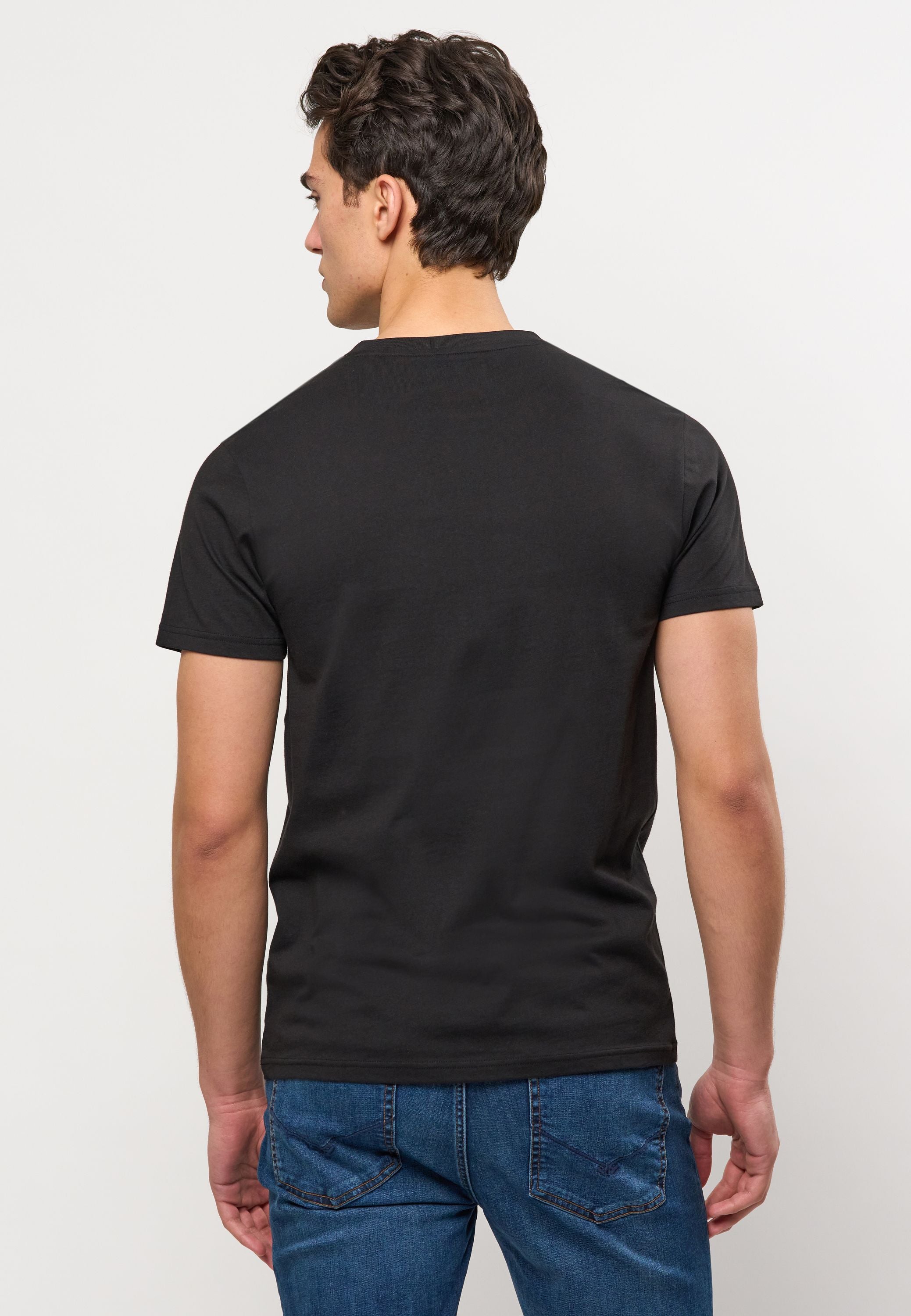 UMCem V-neck T-shirt