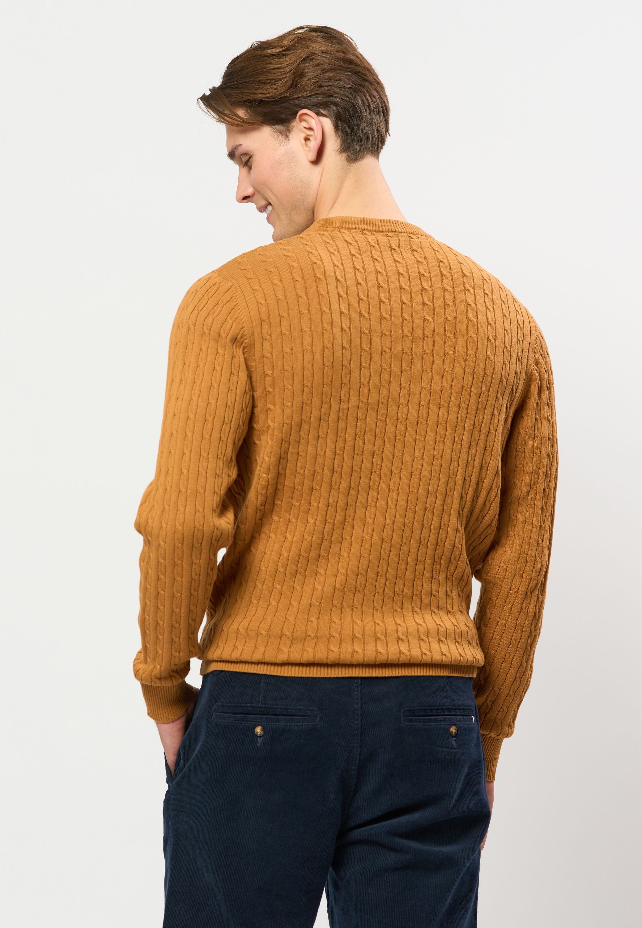 UMMads Cable Knit