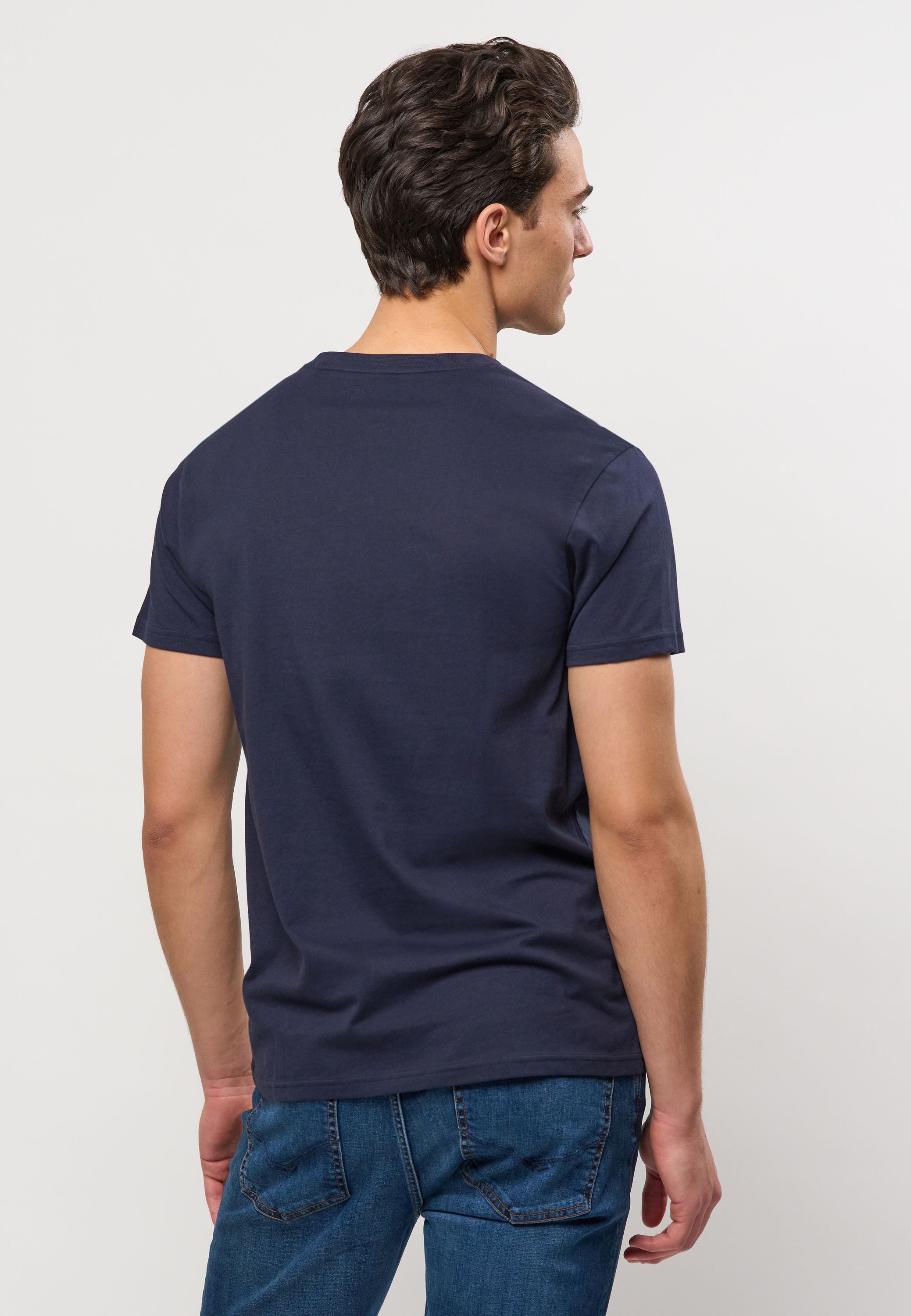 UMCem V-neck T-shirt