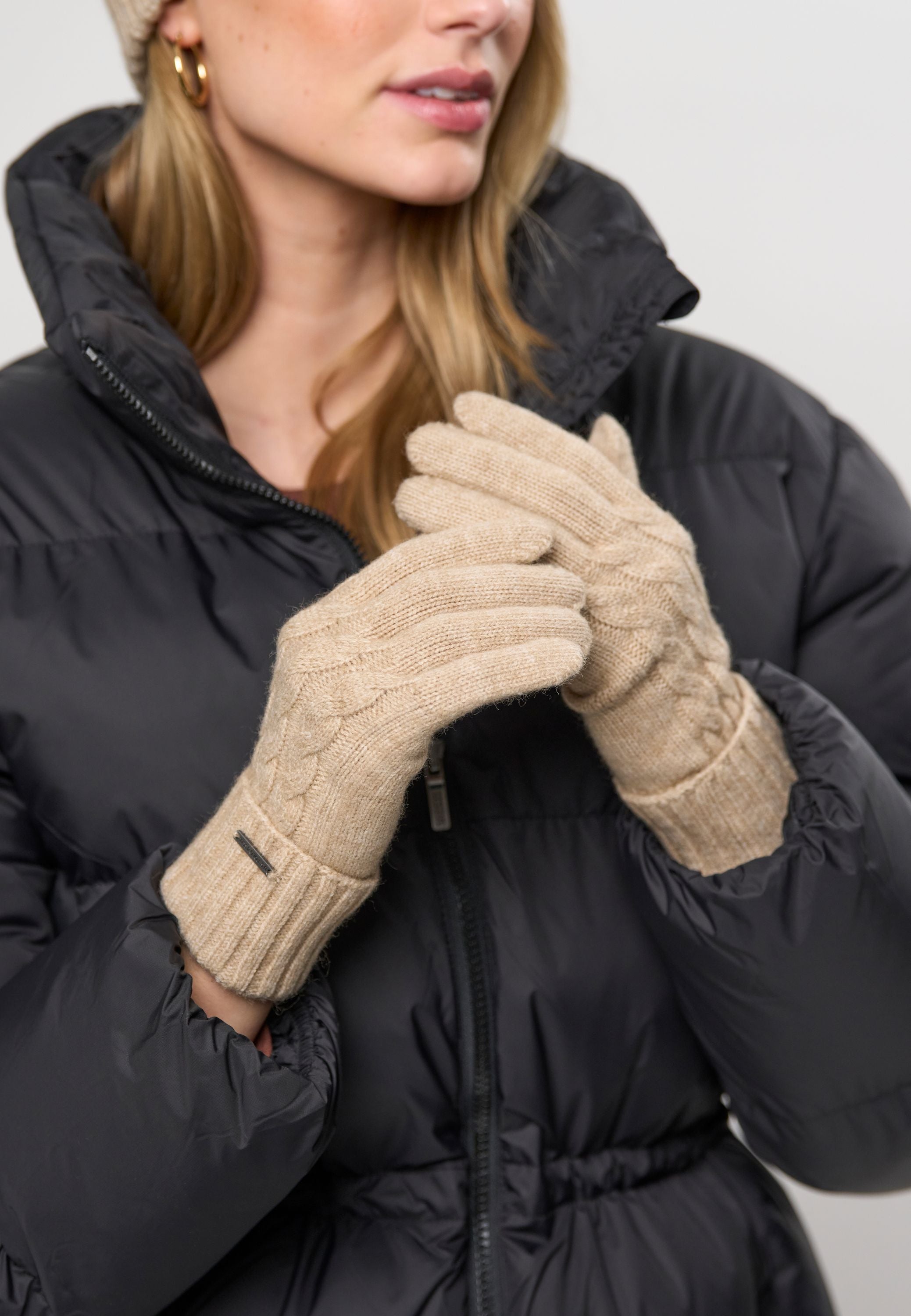 UWLiz Gloves
